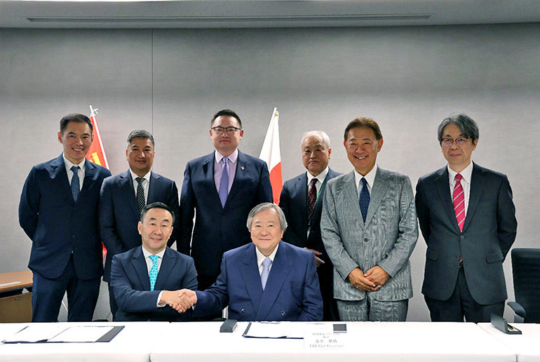 締結式での記念撮影