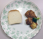 食パンとチキンカツ